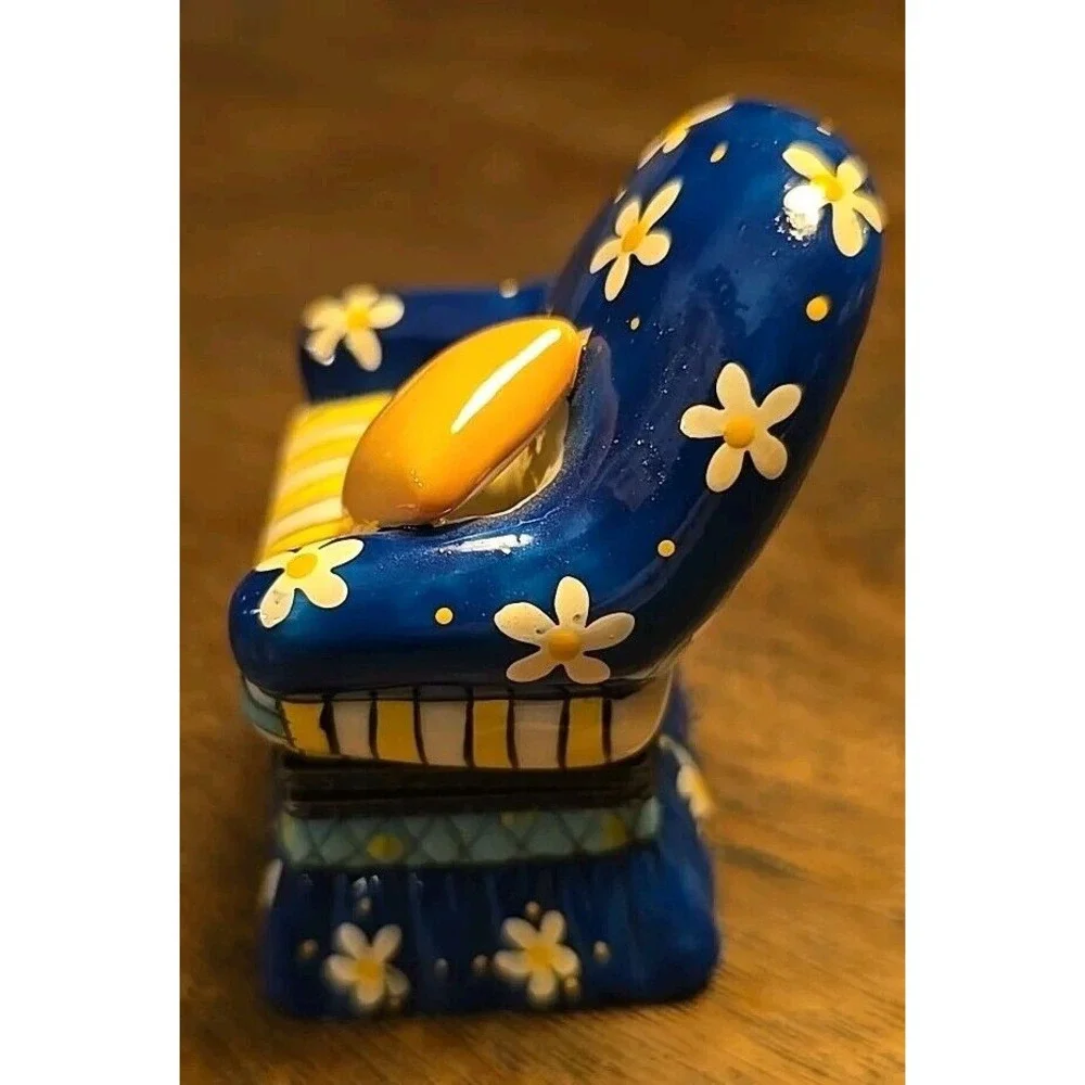 Trinket Box Pill Collectible‎ Porcelain Blue Floral armchair Vintage Rare